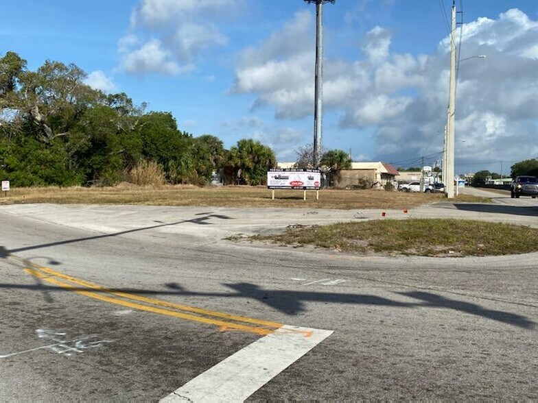 More Photos Of 920 SE Dixie Hwy, Stuart Land For Sale
