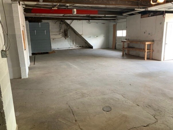 More Photos Of 308 Industrial Dr, Nazareth Light Distribution For Lease