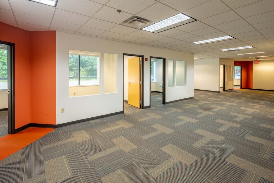 More Photos Of 7100 E Pleasant Valley Rd, Independence Office For Lease