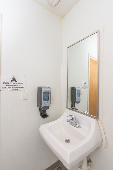 More Photos Of 2814 N Main St, Anderson General Retail For Sale