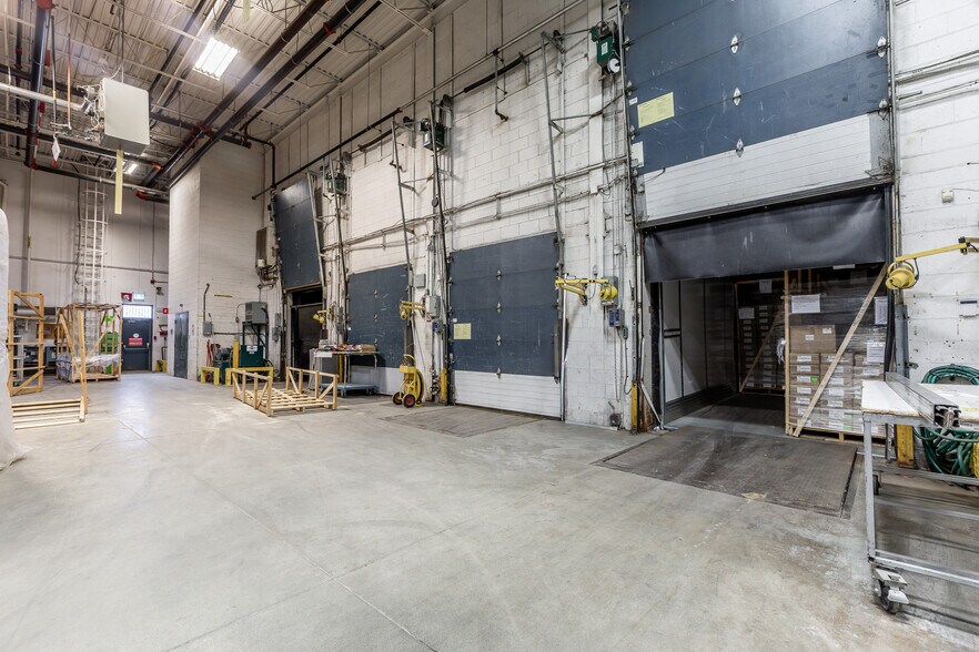 More Photos Of 3100 Boul de l'Assomption, Montréal Industrial For Lease