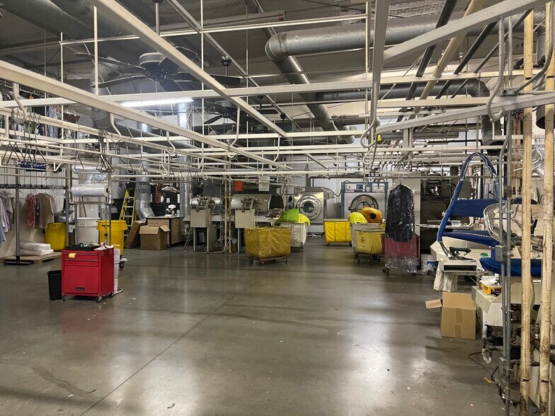 More Photos Of 11609 E Northwest Hwy, Dallas Freestanding For Sale