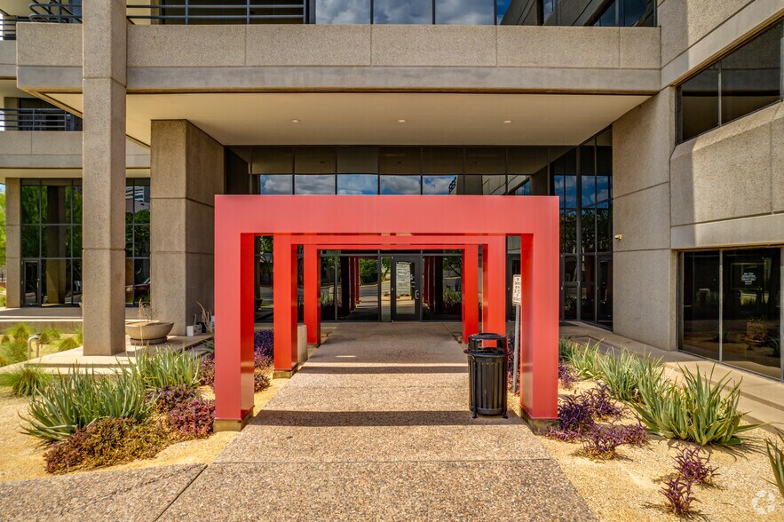 More Photos Of 300 W Clarendon Ave, Phoenix Office For Lease