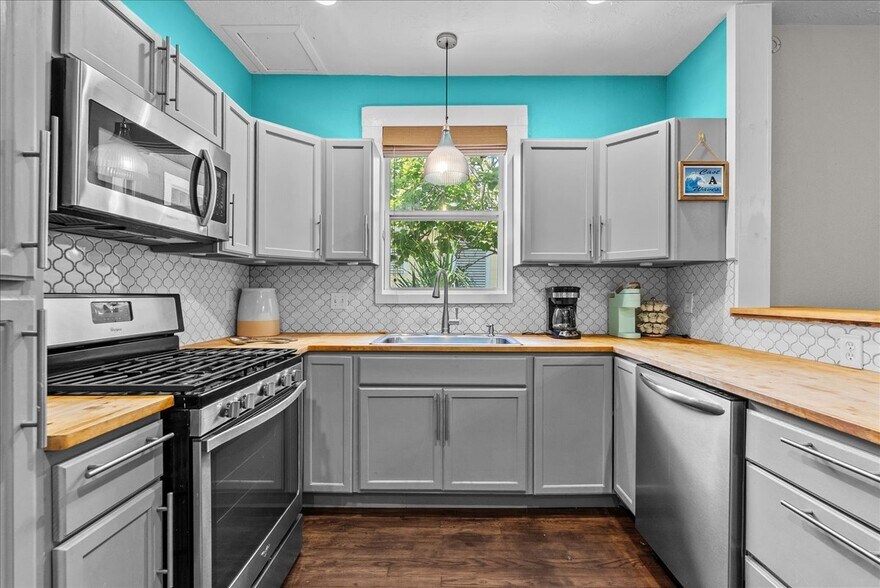 More Photos Of 1310 Avenue N 1/2, Galveston Apartments For Sale