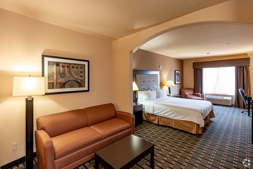 More Photos Of 2199 US 59, Beeville Hotel For Sale