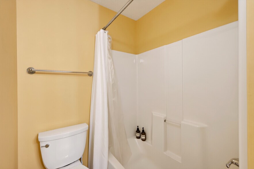 More Photos Of 6 Lotus Bay rd, Irving Multifamily For Sale