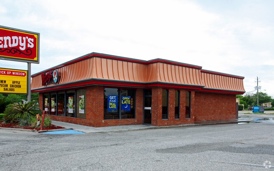 Primary Photo Of 145 Eglin Pky NE, Fort Walton Beach Fast Food For Sale