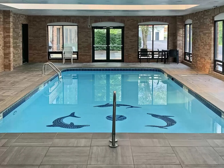 More Photos Of 129 Brickerton St, Columbus Hotel For Sale