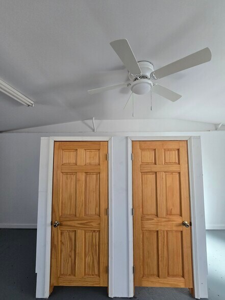 More Photos Of 9273 W 1050 N, Elwood Freestanding For Sale
