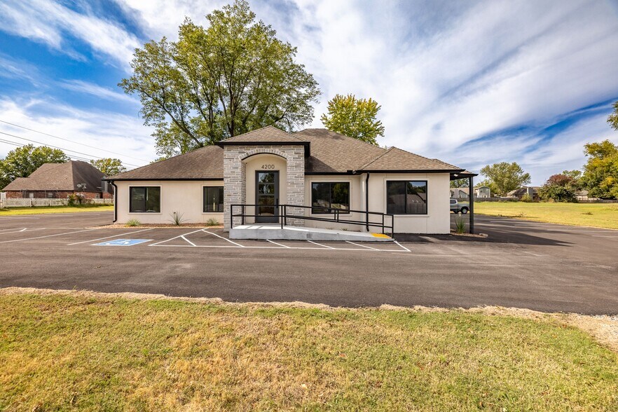 Primary Photo Of 4200 S Aspen Ave, Broken Arrow Office For Sale