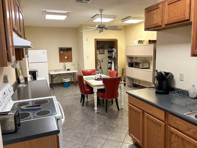 More Photos Of 2705 Florida Ave, Kenner Office For Sale