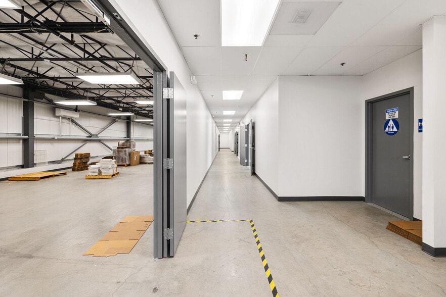 More Photos Of 18194 Blue Dream Crossing, Desert Hot Springs Manufacturing For Sale