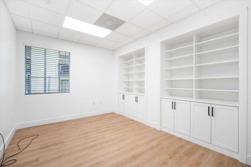 More Photos Of 8626 N Himes Ave, Tampa Medical For Sale