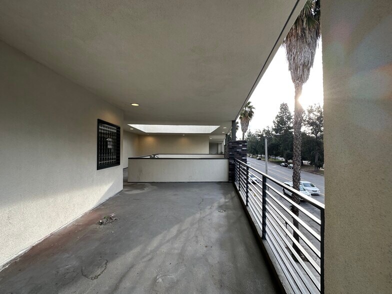 More Photos Of 13223 Ventura Blvd, Studio City Office For Lease