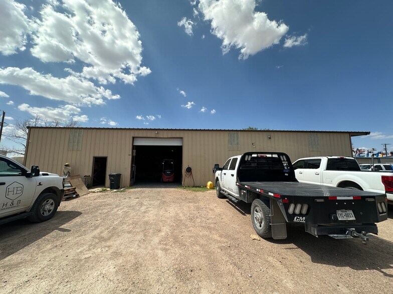 Primary Photo Of 1300 W County Road 114, Midland Warehouse For Lease