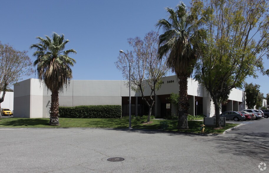 More Photos Of 3454-3464 Durahart St, Riverside Manufacturing For Lease