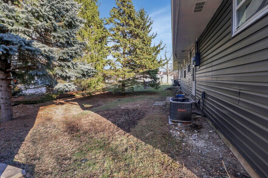 More Photos Of 12-35 Grove Ct, Marysville Apartments For Sale