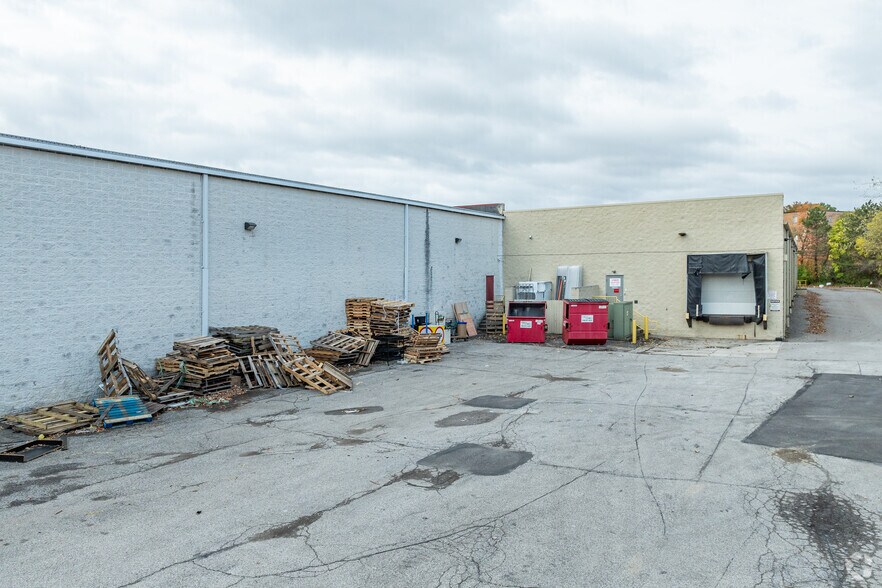 More Photos Of 23250-23300 Lorain Rd, North Olmsted General Retail For Lease