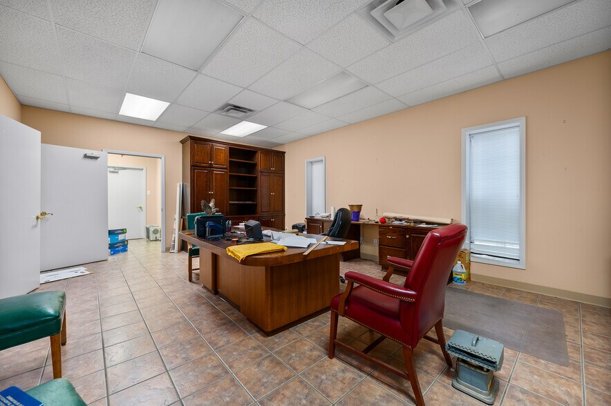 More Photos Of 12334 US-165, Glenmora Office For Sale