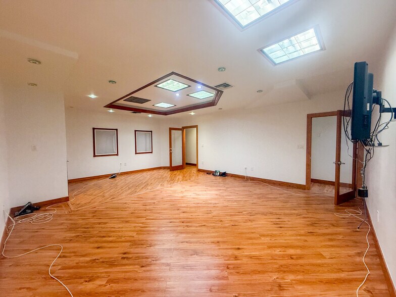 More Photos Of 3030-3050 NW 82nd Ave, Miami Showroom For Lease