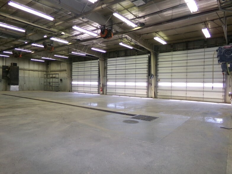 More Photos Of 1616 W 2nd St, Rock Springs Industrial For Lease