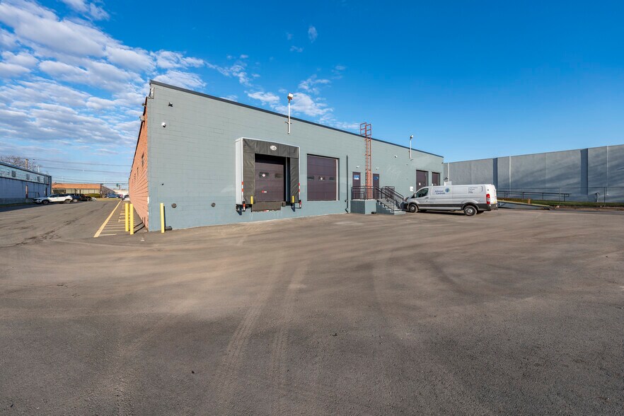 More Photos Of 380 North St, Teterboro Flex For Lease