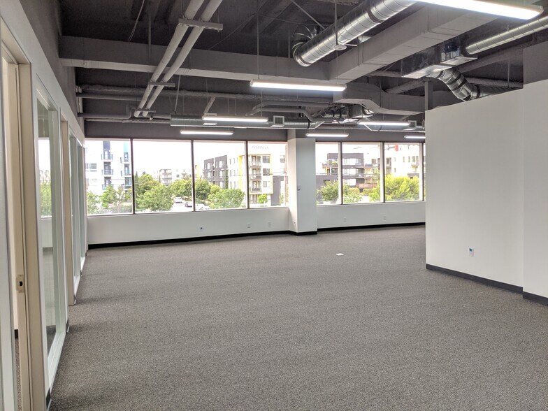 More Photos Of 8787 Complex Dr, San Diego Loft Creative Space For Lease