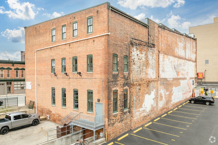 More Photos Of 619 Monroe St, Toledo Loft Creative Space For Lease
