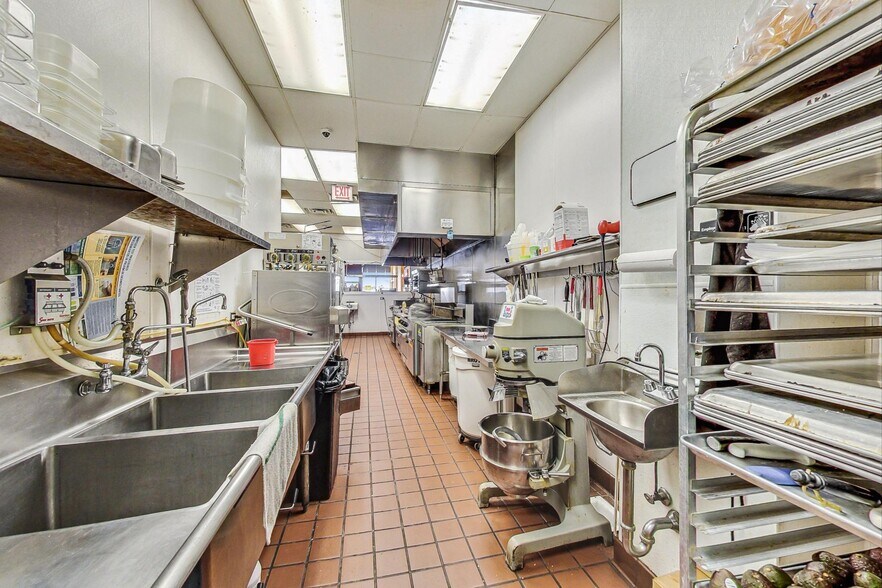 More Photos Of 1359 N Milwaukee Ave, Chicago Restaurant For Sale