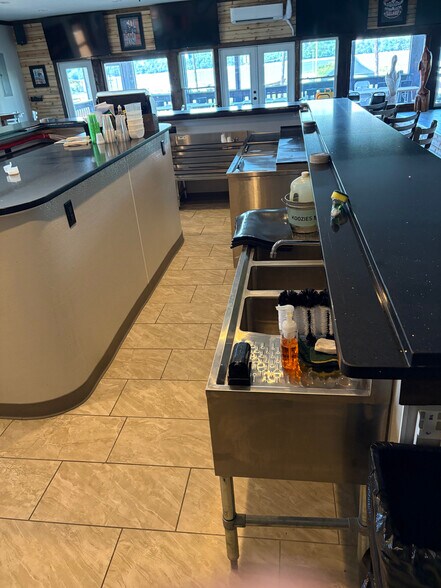 More Photos Of 1565 Riverview St, Portage Des Sioux General Retail For Lease