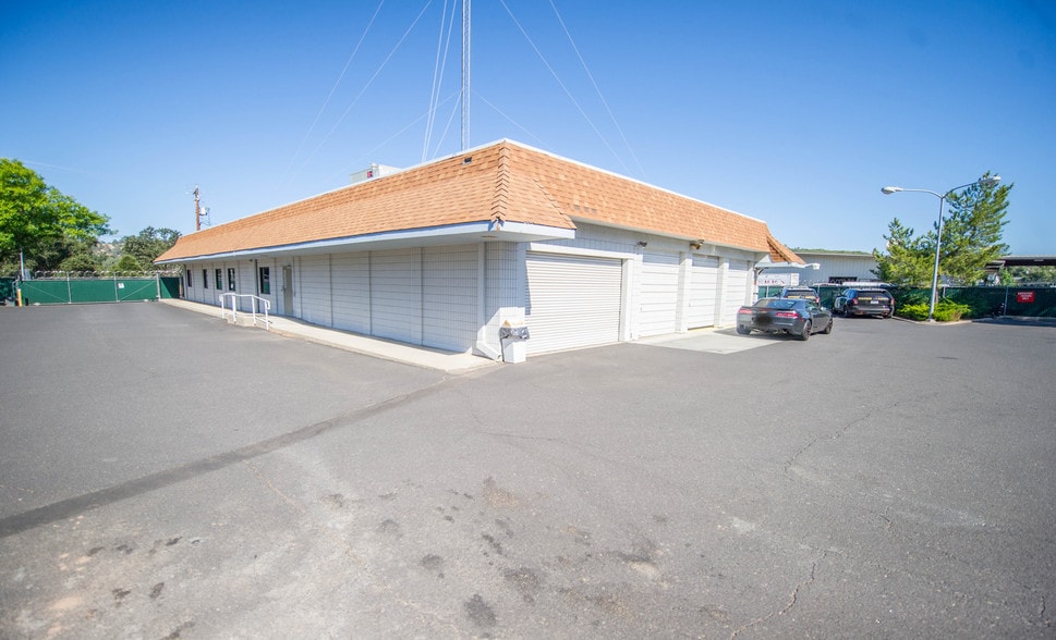 More Photos Of 18437 5th Ave, Jamestown Office For Sale