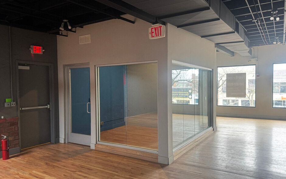 More Photos Of 308 S Main St, Royal Oak Storefront Retail Office For Lease