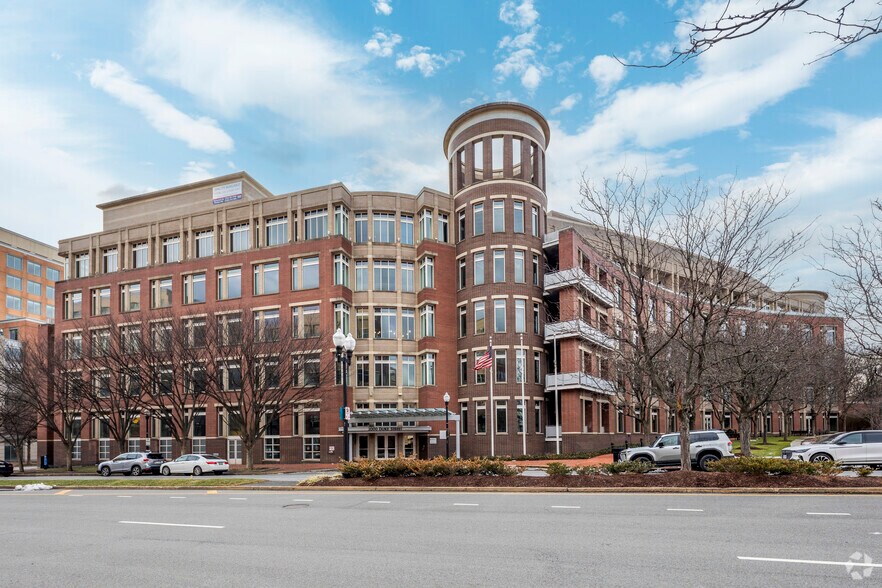 More Photos Of 2000 Duke St, Alexandria Office For Sale