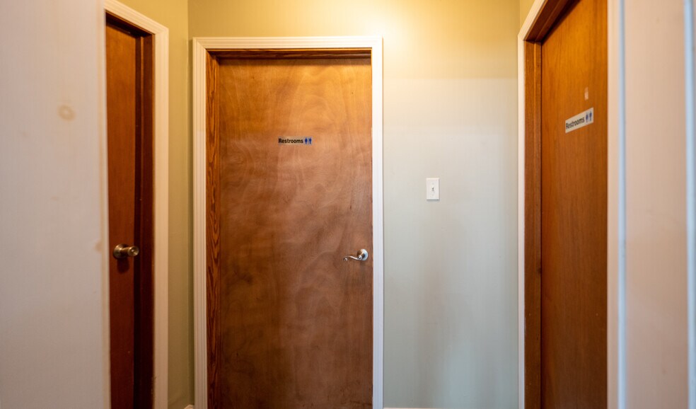 More Photos Of 4634 Highway 185, New Haven Freestanding For Sale