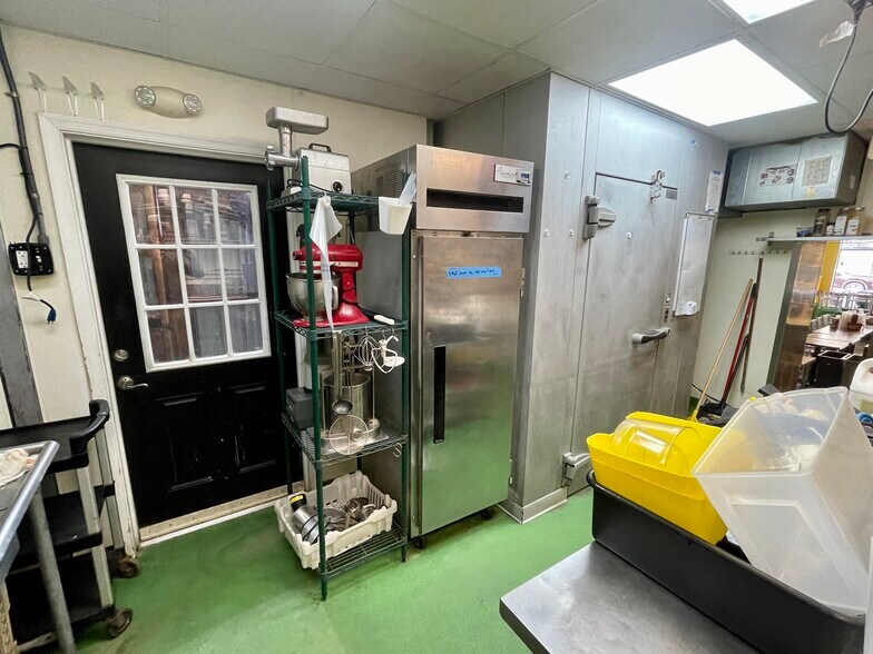 More Photos Of 314 William St, Fredericksburg Storefront For Lease