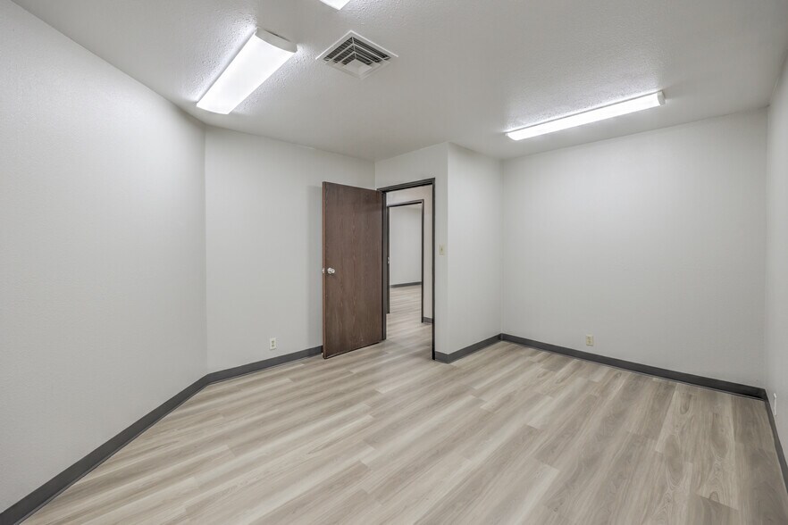 More Photos Of 3320-3340 W Wynn Rd, Las Vegas Office Residential For Lease