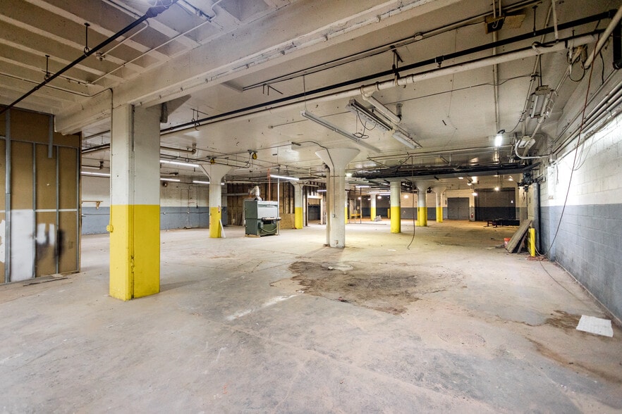 More Photos Of 2600 E Grand Blvd, Detroit Warehouse For Sale