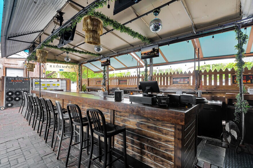 More Photos Of 4 Charles St, Key West Specialty For Lease