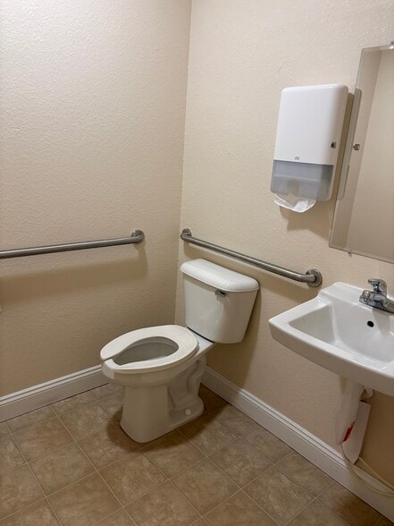 More Photos Of 493 Barger Dr, Port Charlotte Office For Sale