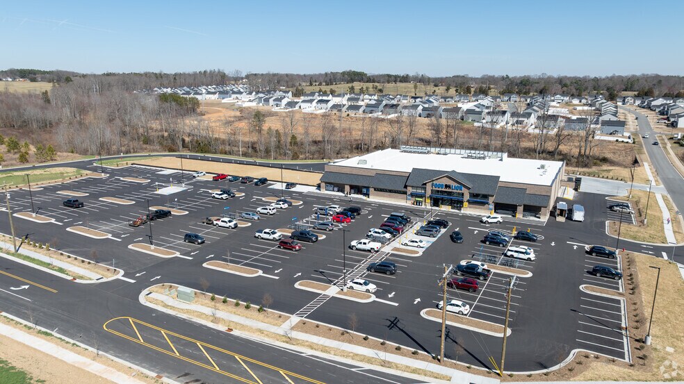 More Photos Of 1127 Charlotte Hwy, Troutman Supermarket For Lease