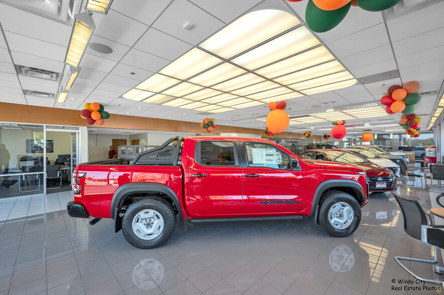 More Photos Of 945 E Chicago St, Elgin Auto Dealership For Sale