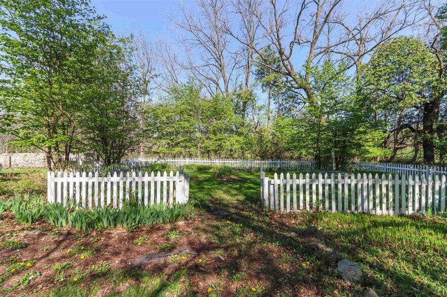 More Photos Of E3192 Apple Tree Ln, Waupaca Hospitality For Sale