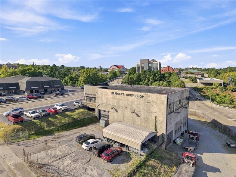 More Photos Of 529 E Broadway Ave, Maryville Auto Repair For Sale