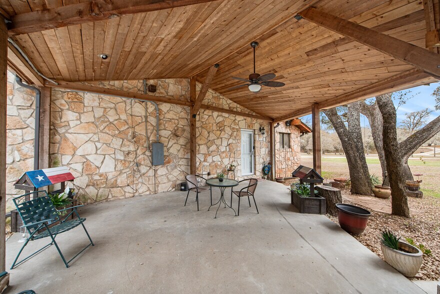 More Photos Of 101 Hunters Glen Dr, San Marcos Flex For Sale