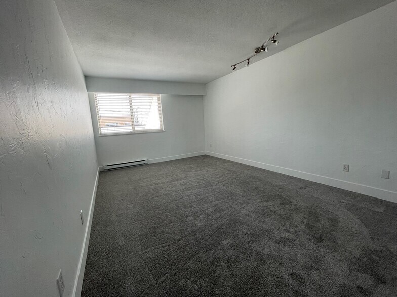 More Photos Of 4950 Victoria Dr, Vancouver Storefront For Sale