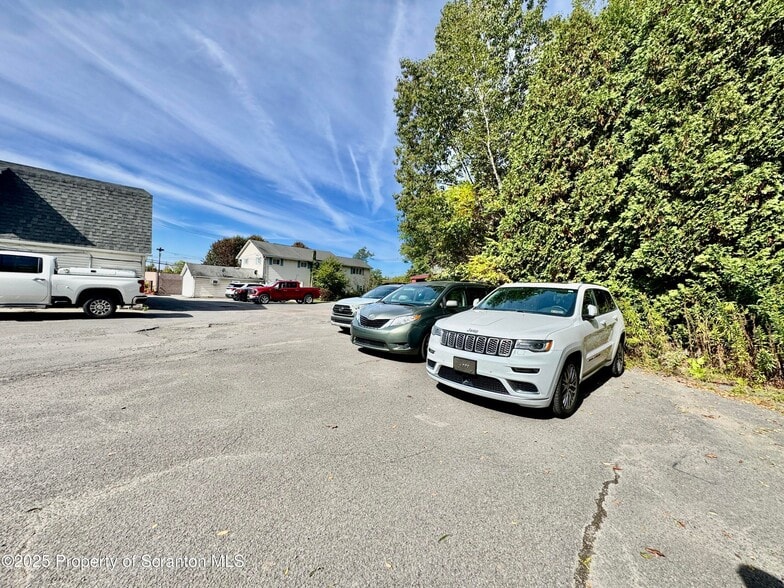 More Photos Of 1324 Justus Blvd, Clarks Summit Office For Lease