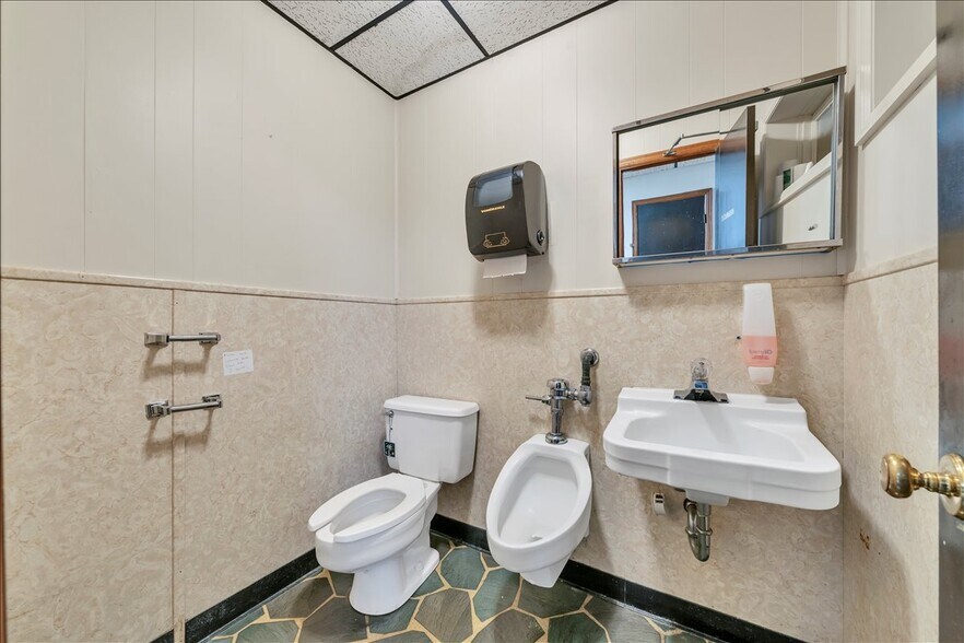 More Photos Of 356-358 Campbell Ave NW, Roanoke Office For Sale