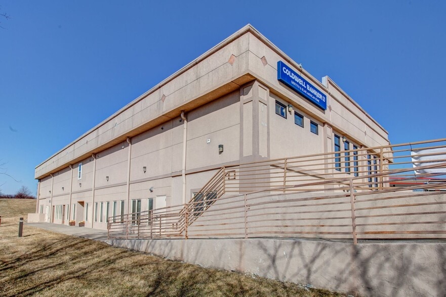 More Photos Of 2311 Wakarusa Dr, Lawrence Freestanding For Lease
