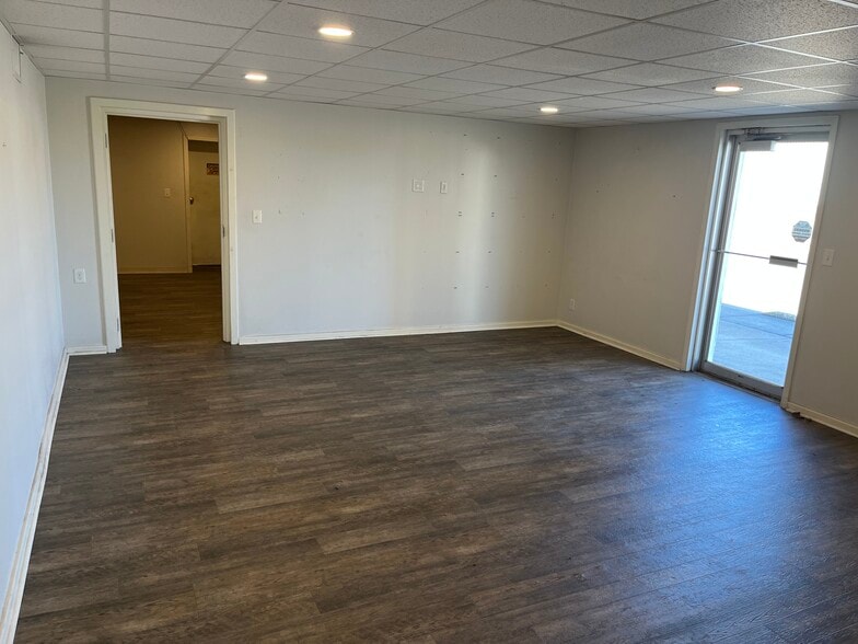 More Photos Of 908 E North St, Salina Warehouse For Lease