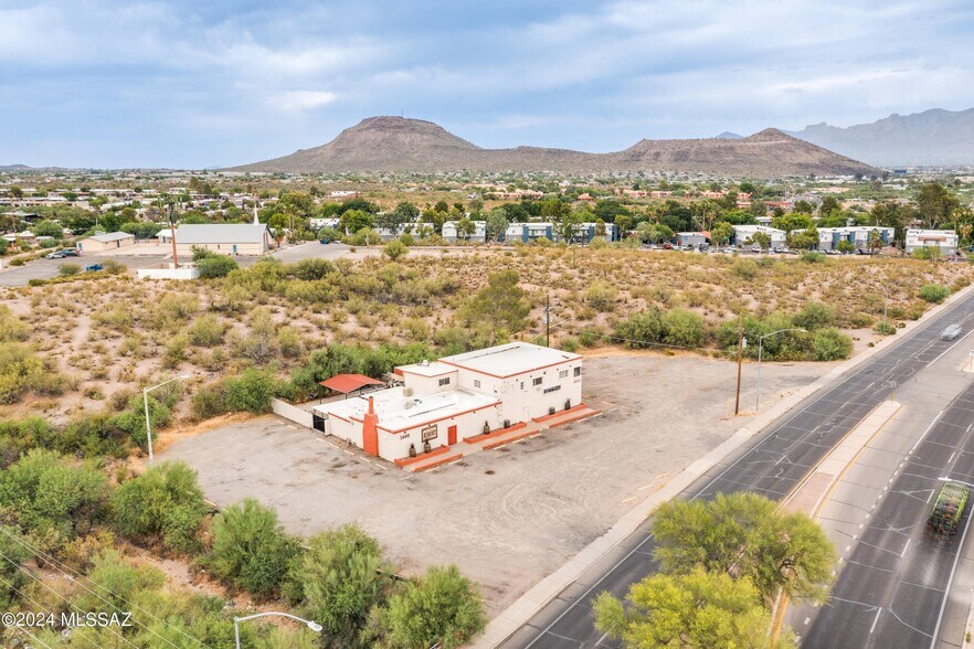 More Photos Of 3000 S Mission Rd, Tucson Storefront Retail Residential For Sale